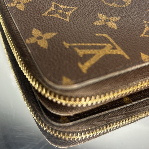 Authentic LOUIS VUITTON Genuine Leather Brown Zippy Wallet - Picture 6 of 15